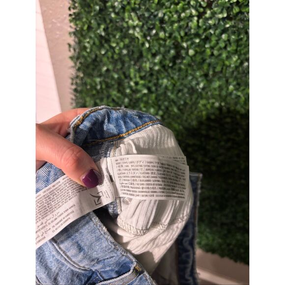 Abercrombie and Fitch Distressed High Rise 90s Relaxed Cut Off Size 27 - Picture 4 of 4